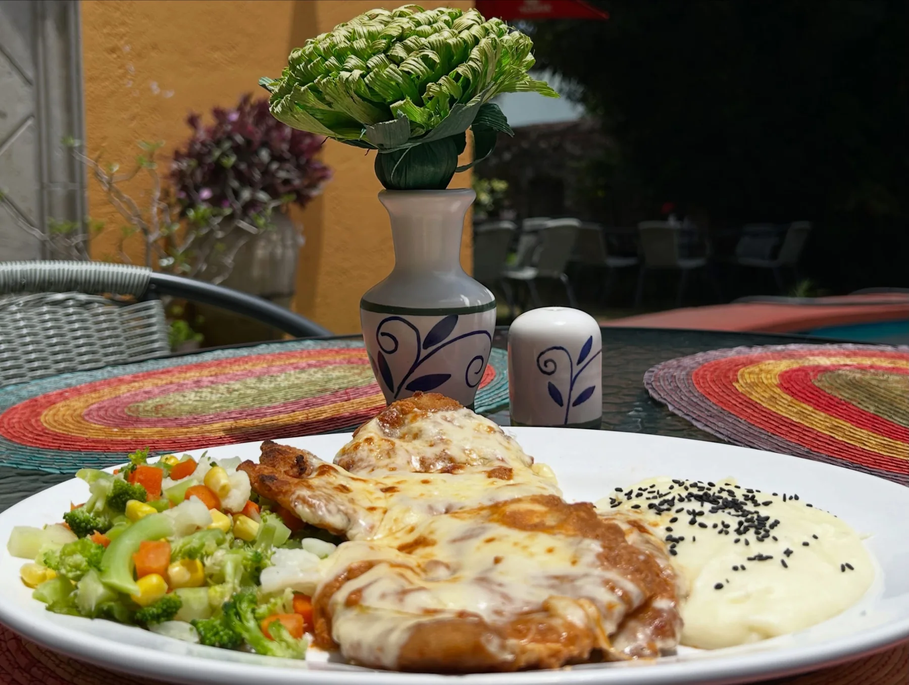 Platillo con queso, puré y verduras